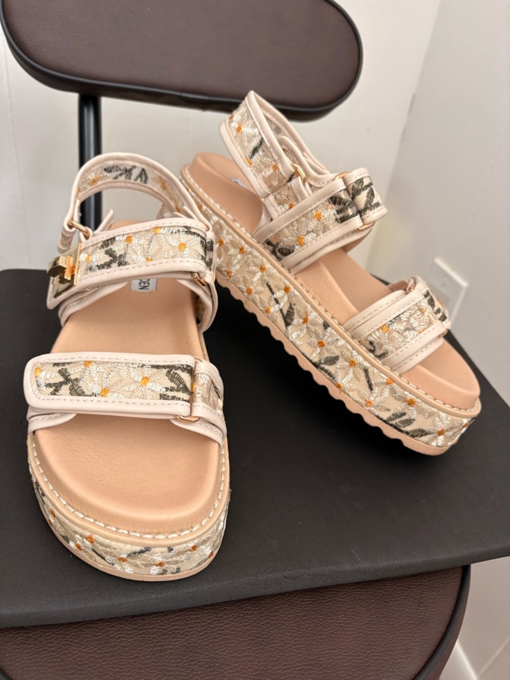 Steve Madden Beige Floral Embroidered Platform Sandals